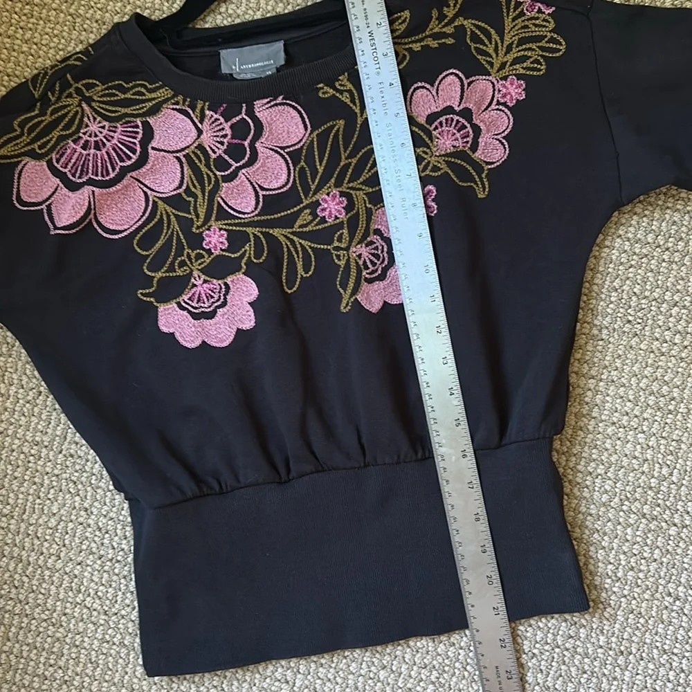 Anthropologie Floral Embroidered Sweatshirt Top Black Pink Flowers XS - Picture 12 of 12